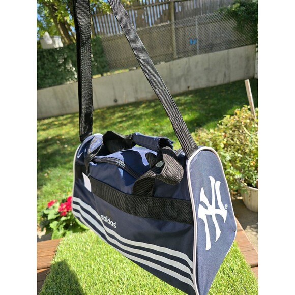 New York Yankees Vintage Dead Stock Adidas Duffel Bag - 16x7x9 W/ Shoulder Strap - Picture 1 of 14